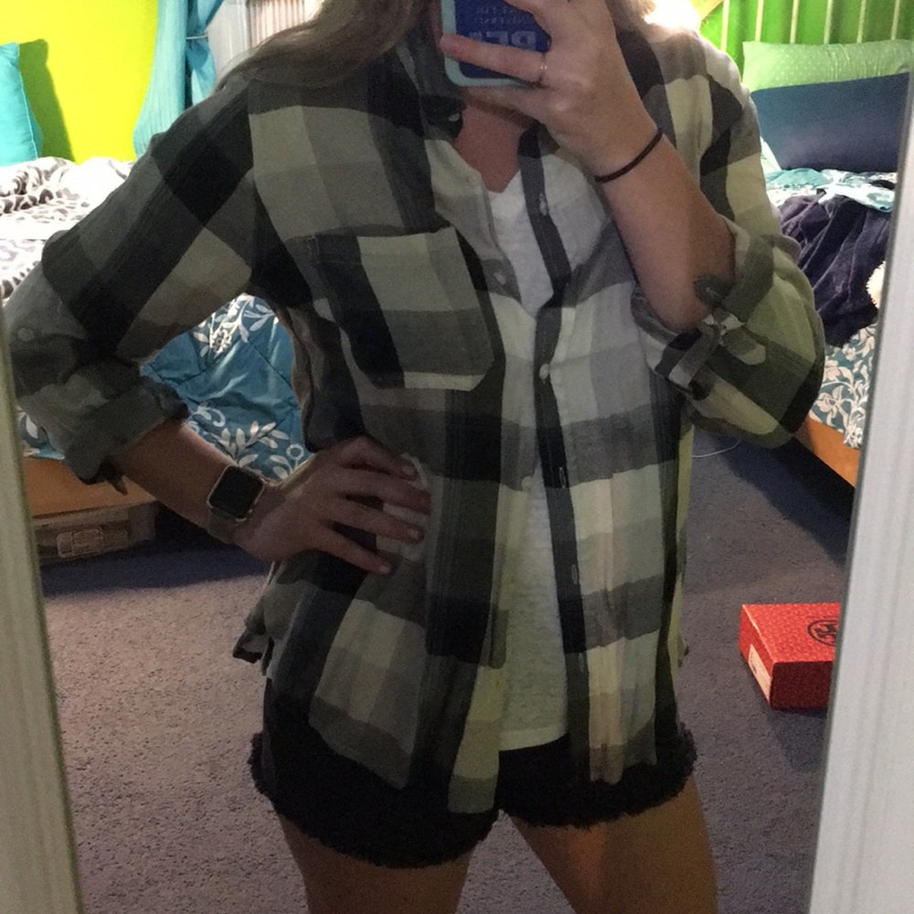 Plaid button-up shirt - Picture 3 of 3